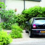 Parkeren in groene voortuin